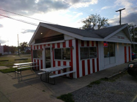 The Main Street Dairy Company outside