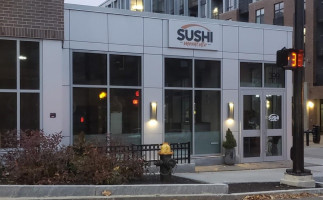 Sushi Momento food