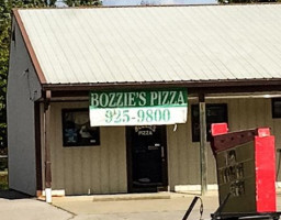 Bozzies Pizza food