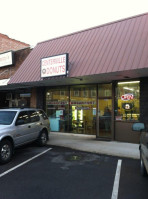 Centerville Donuts outside