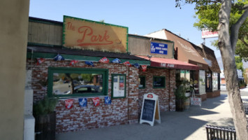 The Park Grill outside