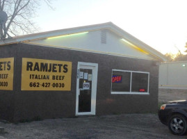 Ramjet's Diner outside