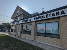 Frank Pepe Pizzeria Napoletana outside