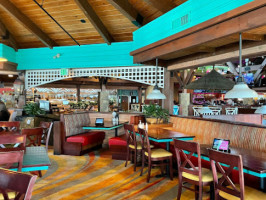 Bahama Breeze inside