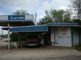 J P's Taco Express outside