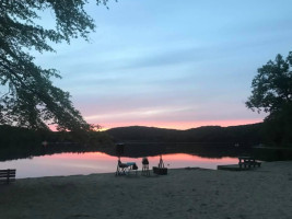 Cedar Lake Snack Shack outside