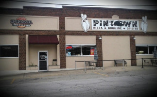 Pintown Pizza outside