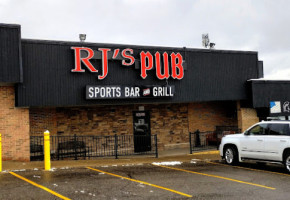 Rj's Pub outside