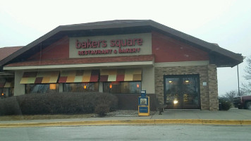 Bakers Square outside