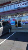 Captain Peter’s Seafood inside