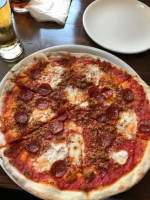 Pizzeria Omaggio food