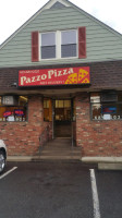Mazzeos Pizzeria outside