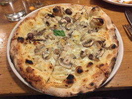 Limestone Pizza food