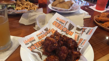 Hooters food