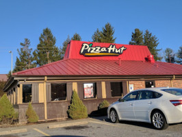 Pizza Hut. outside