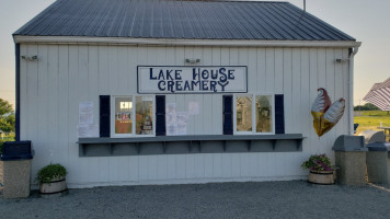 Lake House Creamery outside