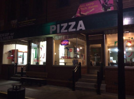Jake's Pizza outside