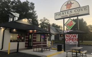 Pirates Cove Pizza Pro inside