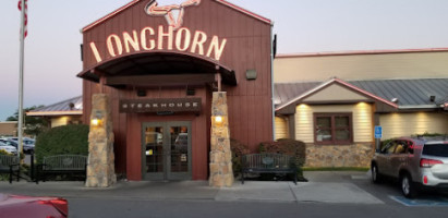 LongHorn Steakhouse outside