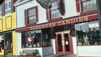 Gardners Candies outside