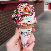 Bruster's Real Ice Cream outside