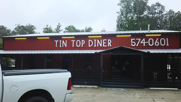 Tin Top Diner outside