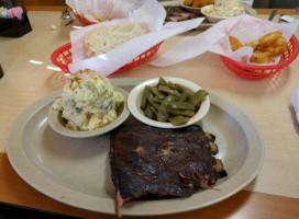 Lefty's Barbecue food