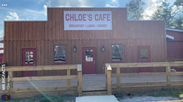 Chloe’s Cafe outside
