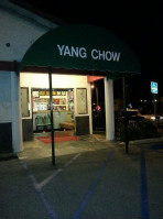 Yang Chow Restaurant outside