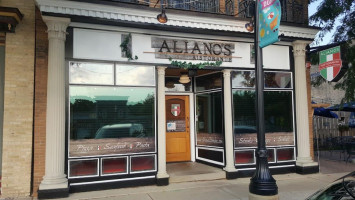 Aliano's East Dundee outside