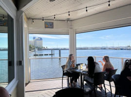 Uncle Ernie's Bayfront Grill & Brew House inside