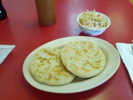 Los Cocos Salvadorian food