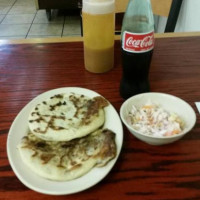 Los Cocos Salvadorian food