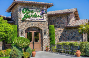 Olive Garden Tukwila outside