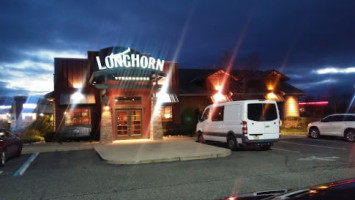 Longhorn Steakhouse Flanders outside