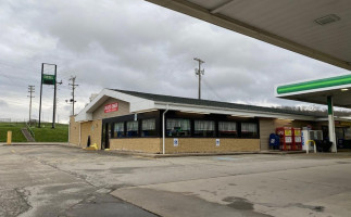 Duke's Diner outside