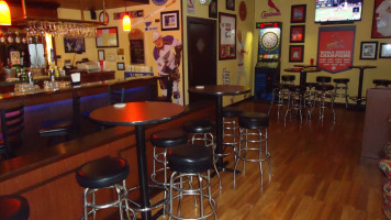 Van's Tavern inside