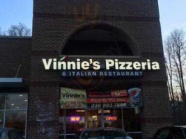 Vinnie's Pizzeria Italian outside
