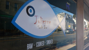 Julienne Sushi outside