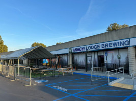 Arrow Lodge Brewing outside