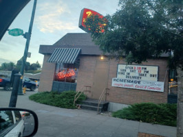 Vince's Italian Restaurant & Pizzeria outside