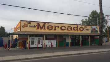 Mi Mexico Lindo Mercado outside