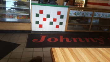 Johnny's Pizza Shop outside