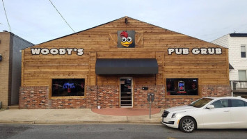 Woody's Pub Grub outside