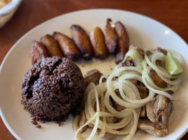 Padrinos Cuban Cuisine food