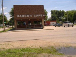 Harbor Cafe outside