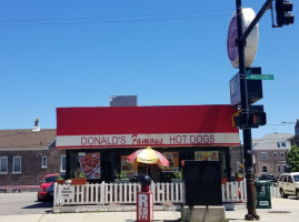 Donald's Famous Hot Dogs outside