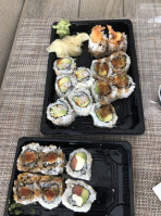 Min Sushi inside