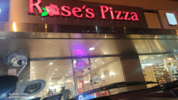 Rose Pizza outside