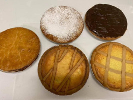 Petonito's Pastry Cupcake Shoppe food